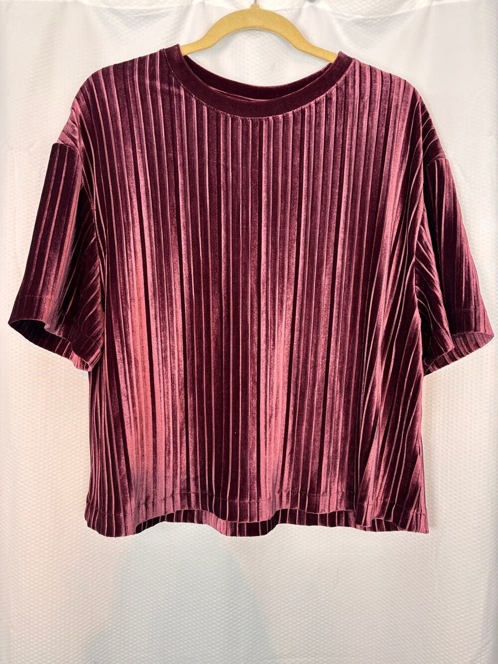 A New Day velvet look maroon short sleeve top holiday party size large